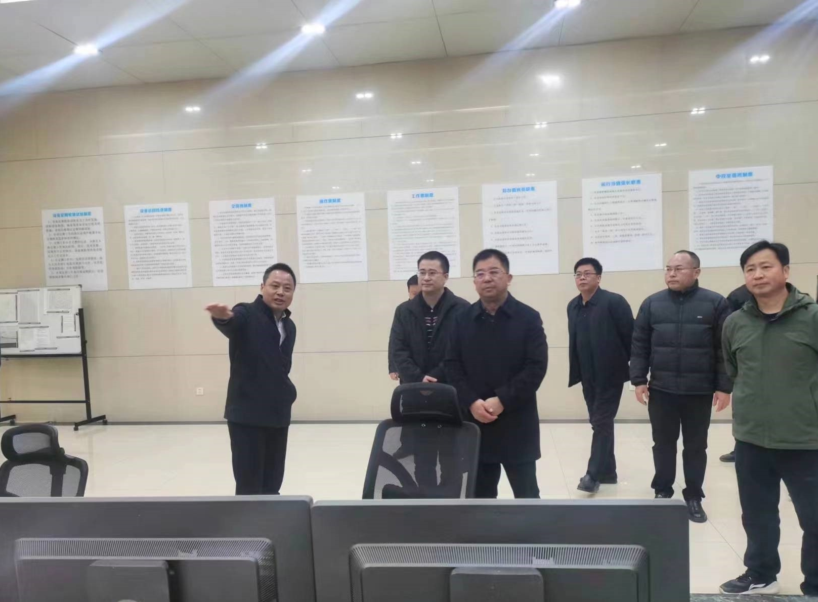 刘志刚带队赴株洲航电分华体买球检查并看望慰问一线职工