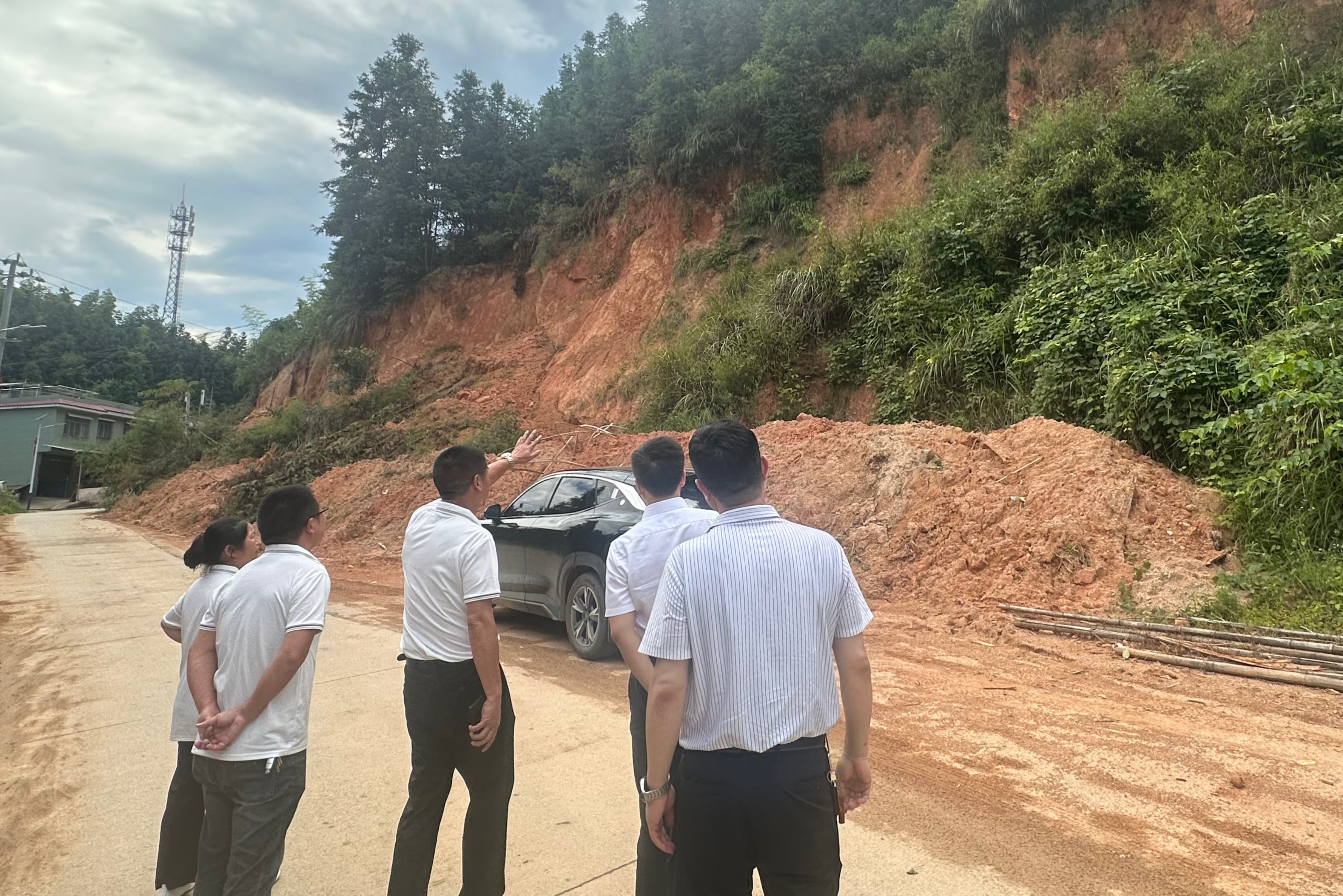 华体买球（中国）党群综合与人力资源党支部开展党建联村活动